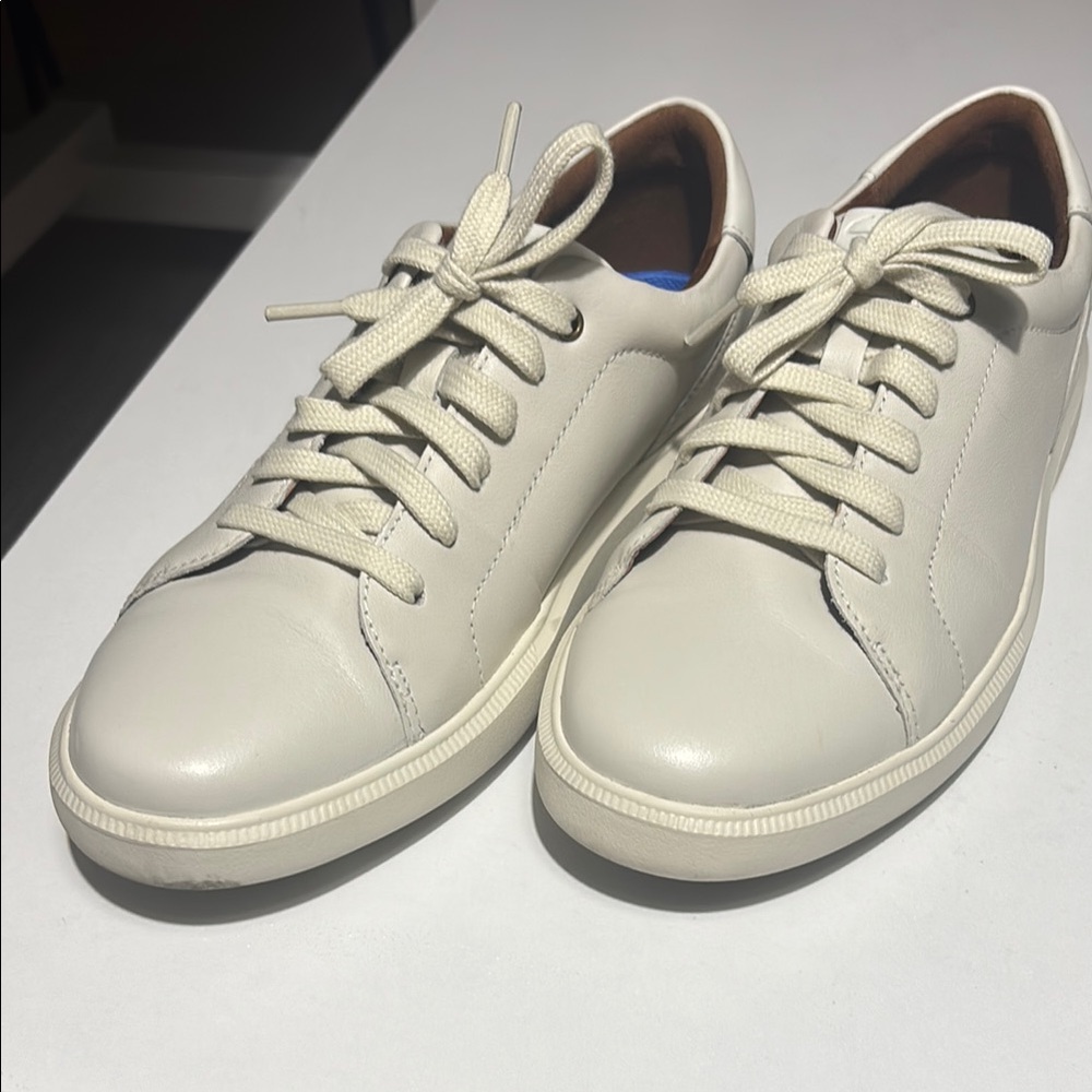Clark’s Men's Cream Leather Sneakers